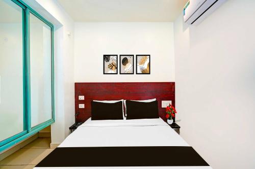 a bedroom with a large bed in a room at Collection O Kaveri Road Mysore in Mysore