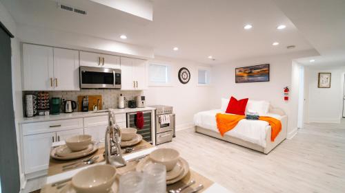 a bedroom with a bed and a kitchen with a table at Cozy 1BR 1BA Retreat in a Private DC Basement in Washington, D.C.