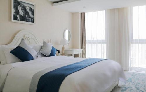 Postel nebo postele na pokoji v ubytování Xian Qujiang Yinzuo Hotel