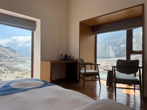 Nespecifikovaný výhled na hory nebo výhled na hory při pohledu z hotelu