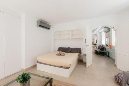 Comfort & Charm in the Center