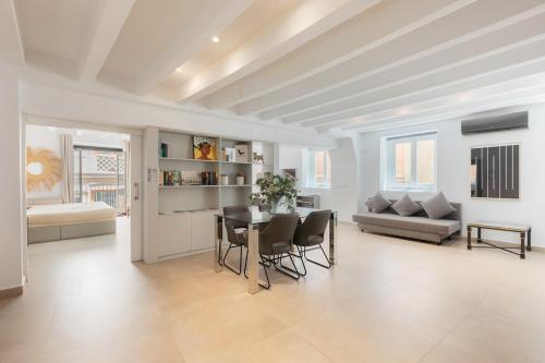 Comfort & Charm in the Center