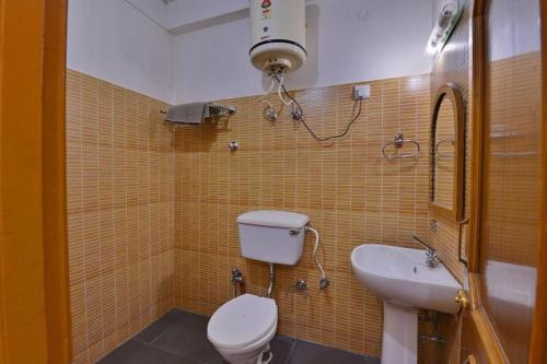 Et badeværelse på Hotel Ashish Inn - Kandaghat