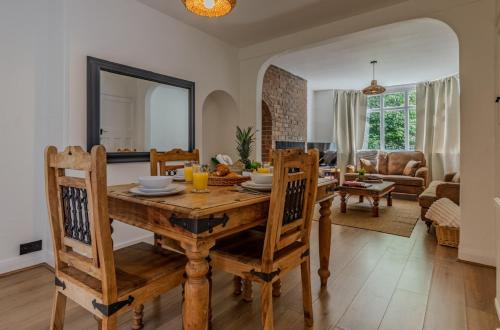 a dining room with a wooden table and chairs at Lye Vally Headington- Oxford in Oxford