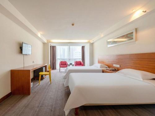 Ένα ή περισσότερα κρεβάτια σε δωμάτιο στο Jinjiang Inn Style Foshan Creative Industrial Park Wangfujing