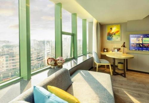 TV a/nebo společenská místnost v ubytování Echarm Hotel Yangjiang Baili Plaza