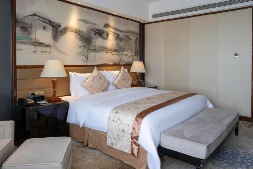 Ένα ή περισσότερα κρεβάτια σε δωμάτιο στο Yang Peng Jin Jiang Hotel
