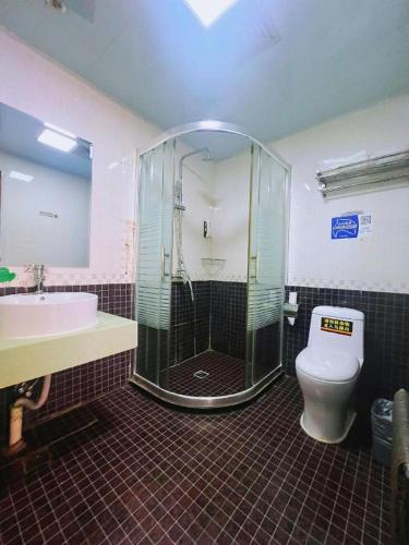 a bathroom with a shower and a toilet and a sink at Super 8 Hotel Shiyan Beijing Middle Road in Shiyan