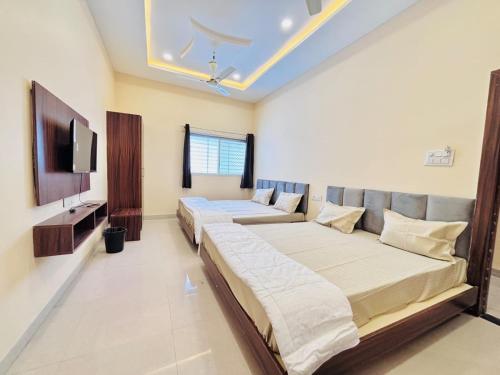 Katil atau katil-katil dalam bilik di Hotel Riddhi Siddhi Ujjain