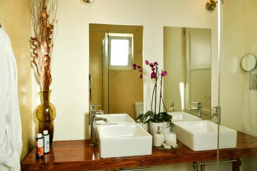 Bilik mandi di Villa Evanna
