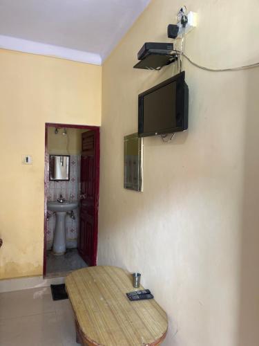 TV a/nebo společenská místnost v ubytování Gujrat Bhawan