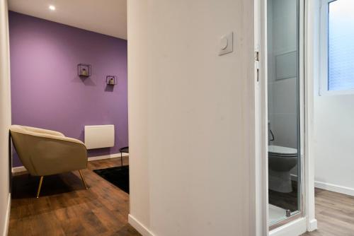 a bathroom with a purple wall and a toilet at Capstay - Roubaix - Grande Rue l Netflix - Wifi in Roubaix