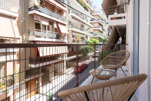 Spacious Luxury Apartment Near Piraeus Port