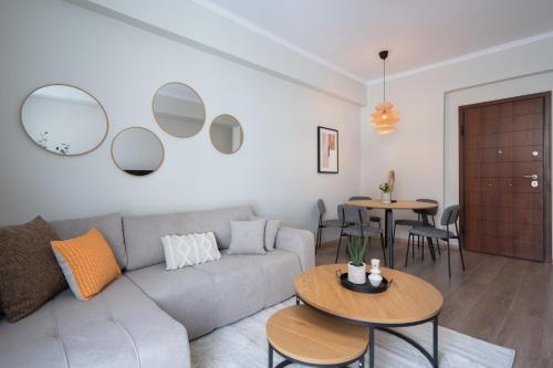 Spacious Luxury Apartment Near Piraeus Port