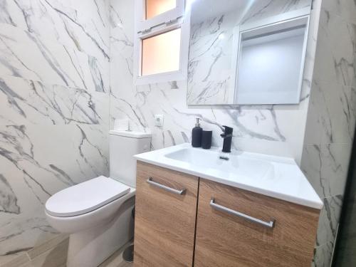 Aljaima II City Center and Beach Apartment