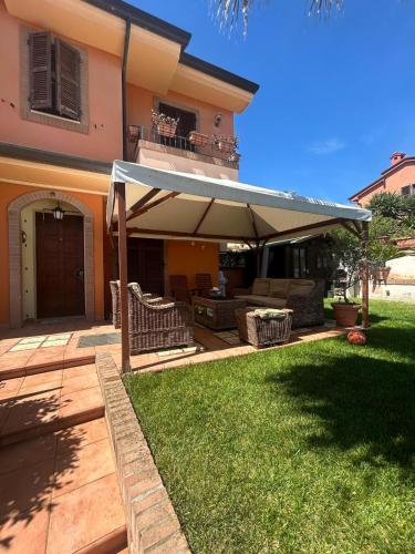 a patio with awning in front of a house at Casa vacanze Levata del sole in Porto Potenza Picena
