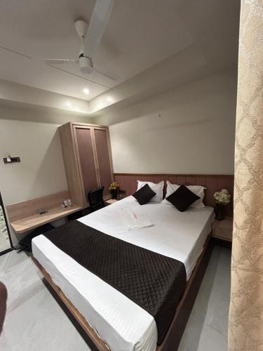 Foto da galeria de Hotel Dhanashri em Sholapur