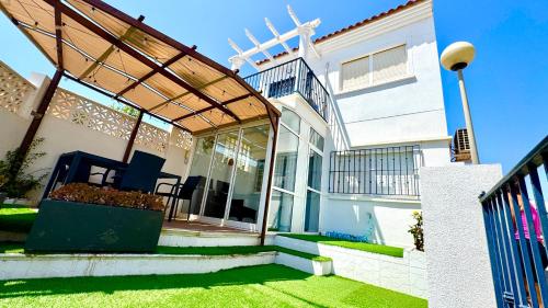 AP10 Vista Bahia 2 Piscina Jardin y Solarium