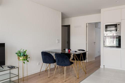 Bright Ajuda Apartment, 2 Bedrooms & AC