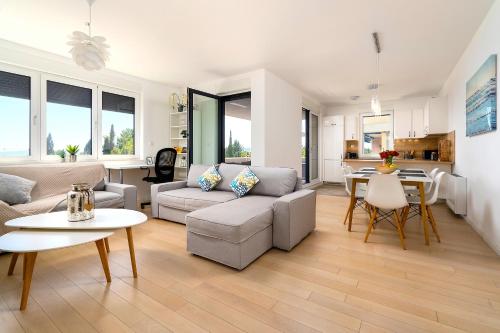 Amazing KASJUNI BEACH Residence with Garrage
