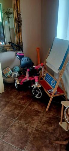 a room with a cart and a painting on the floor at Noclegi Tomaszkowo in Tomaszkowo