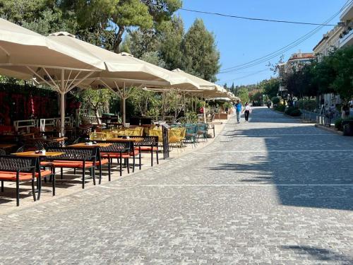 Bright and stylish Acropolis studio