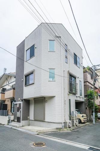 QiQi House Tokyo まるごと新築一軒家宿 Spacious New Home, 8 Guests, Easy Airport & Disney Access
