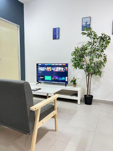 Televisyen dan/atau pusat hiburan di JetPad Suites - Near KLIA