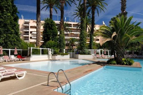 Photo de la galerie de l'établissement Golfe-Juan - 4 people - Swimming pool - Parking, au Golfe-Juan