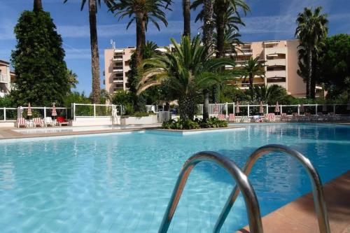 Photo de la galerie de l'établissement Golfe-Juan - 4 people - Swimming pool - Parking, au Golfe-Juan