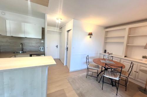 Photo de la galerie de l'établissement Golfe-Juan - 4 people - Swimming pool - Parking, au Golfe-Juan