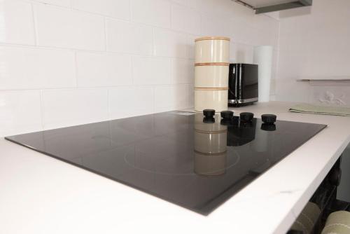 Stylish 2-Bed Apartment in Penarth Town Flat 2 photo 12