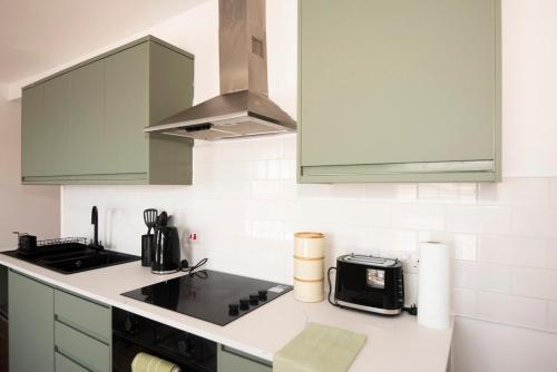 Stylish 2-Bed Apartment in Penarth Town Flat 2 photo 11