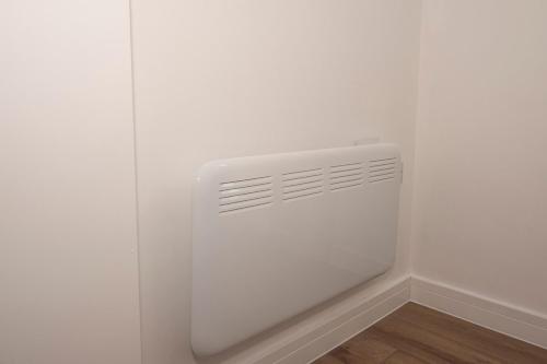 Stylish 2-Bed Apartment in Penarth Town Flat 2 photo 27