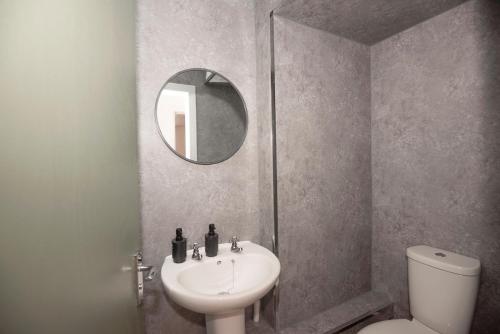 Stylish 2-Bed Apartment in Penarth Town Flat 2 photo 18