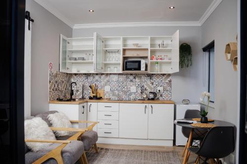 Una cocina o cocineta en The Valley Units - Self Catering