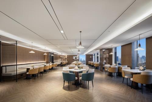 Ein Restaurant oder anderes Speiselokal in der Unterkunft Atour Hotel Hangzhou Binjiang Yuanlun Building 