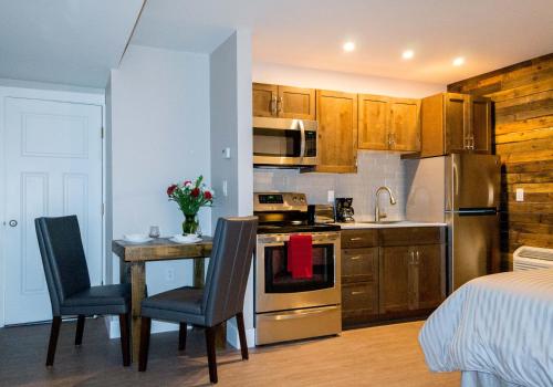 Η κουζίνα ή μικρή κουζίνα στο Lake Placid Inn: Residences