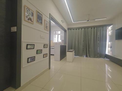 TV a/nebo společenská místnost v ubytování Casa Aurelia - Designer 2Bhk Stay