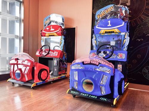 a group of suitcases on display in a room at Yancheng Marriott Hotel in Yancheng