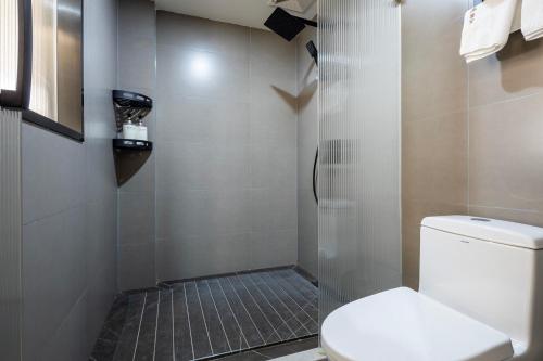 Koupelna v ubytování Changsha AquaEdge Hotel Wuyi Square长沙悦己阅湘江酒店
