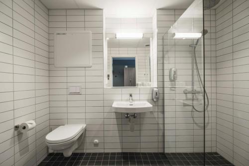 a bathroom with a toilet and a sink at Hardangerfjord Hotel in Øystese