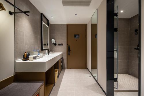 Ein Badezimmer in der Unterkunft Atour Hotel Hangzhou Binjiang Yuanlun Building
