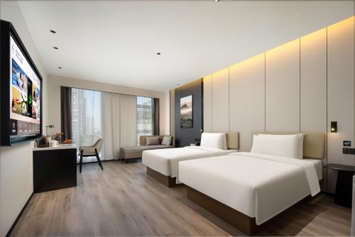 Ein Bett oder Betten in einem Zimmer der Unterkunft Atour Hotel Hangzhou Binjiang Yuanlun Building