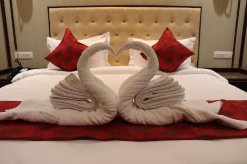 Una cama o camas en una habitación de Hotel Seven Stone Bhilwara