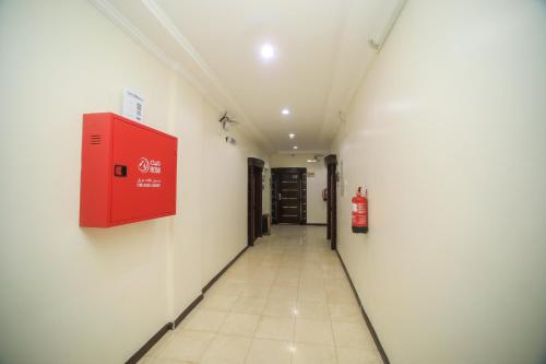 a hallway with a red box on the wall at توارن للشقق المخدومة - اقتصادي in Hail