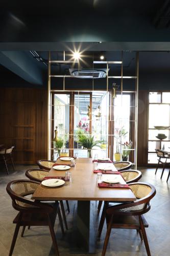 Un restaurante u otro lugar para comer en Hotel Seven Stone Bhilwara