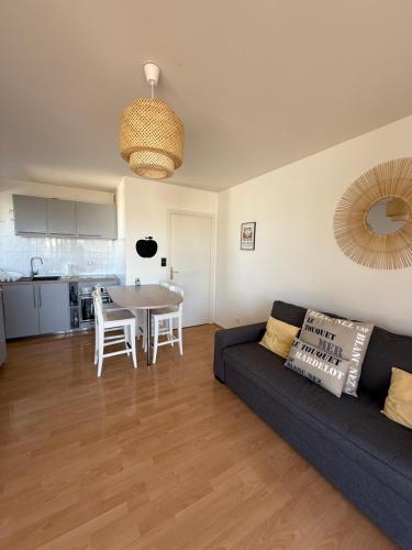 Dapur atau dapur kecil di Coralline, Appartement lumineux à 2 pas de la mer.