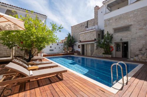 a swimming pool in the middle of a house at Viento Alacati Hotel in Alacati