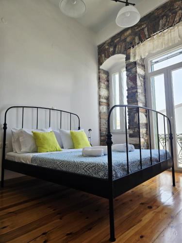 Syra & Hermes Home